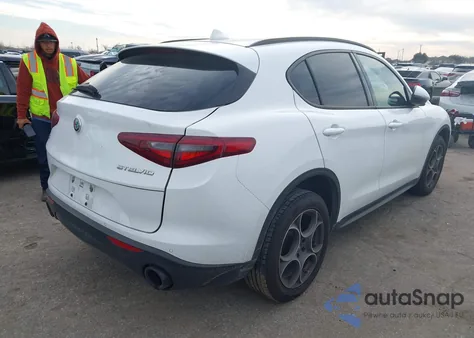 2022 Alfa Romeo Stelvio Sprint Awd z USA, uszkodzony, nr VIN ZASPAKAN9N7D44403